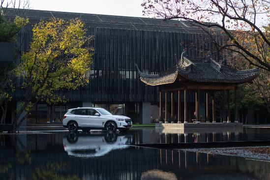 传统豪华品牌造的纯电SUV，到底有何过人之处？试驾宝马iX3