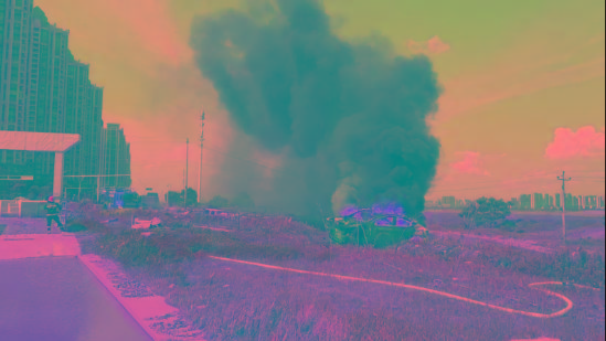 Model 3南昌撞土堆=无责，Model S北京撞楼=？