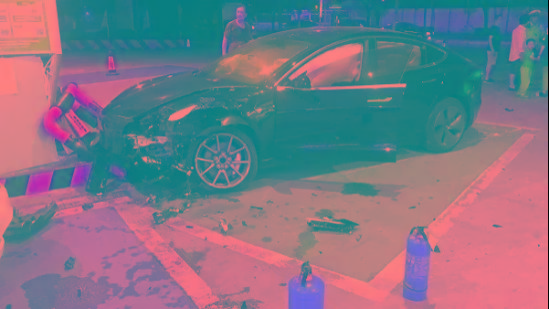 Model 3南昌撞土堆=无责，Model S北京撞楼=？