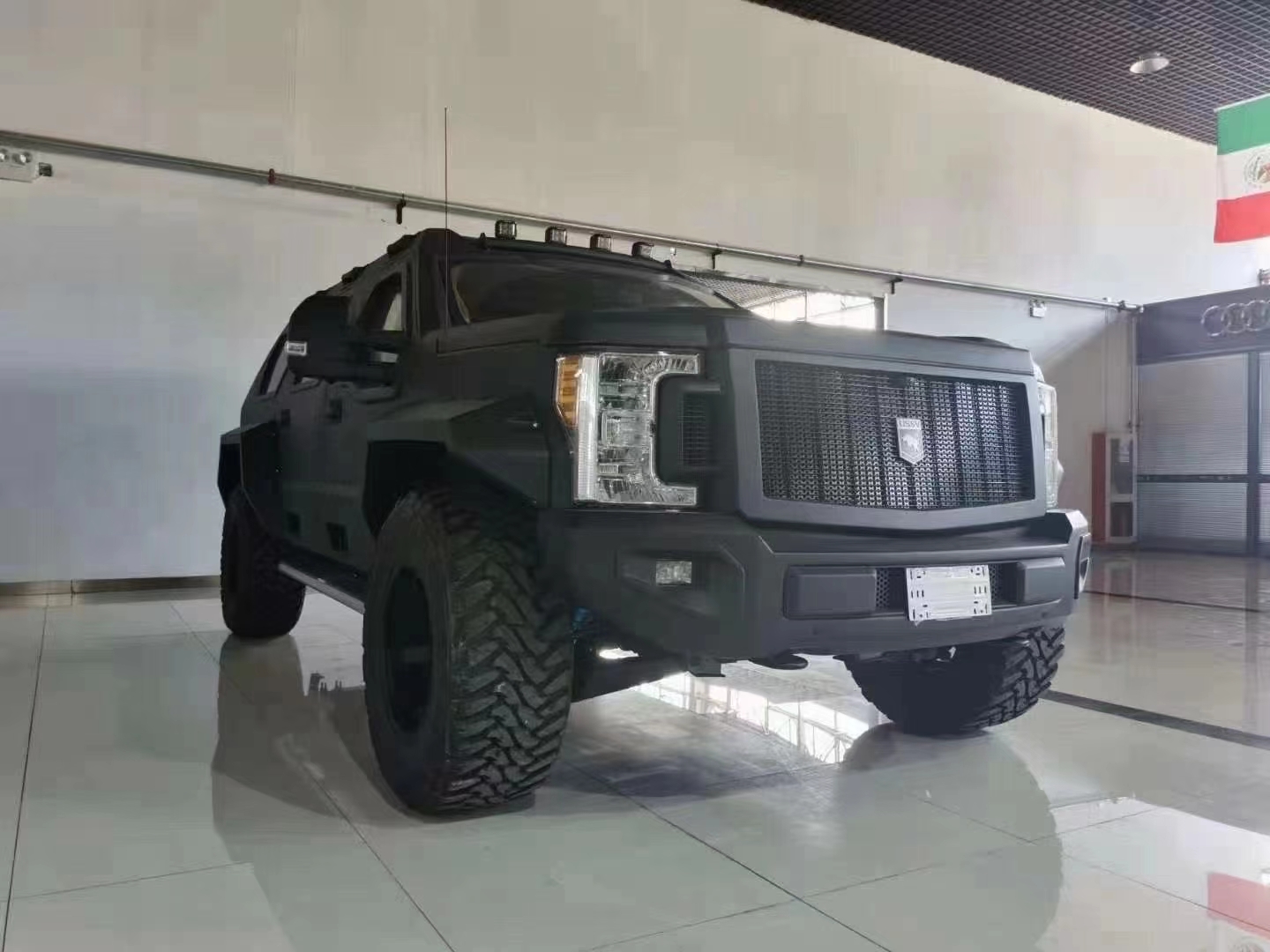 乔治巴顿3.5TT设有隔屏 现车特价优惠出售