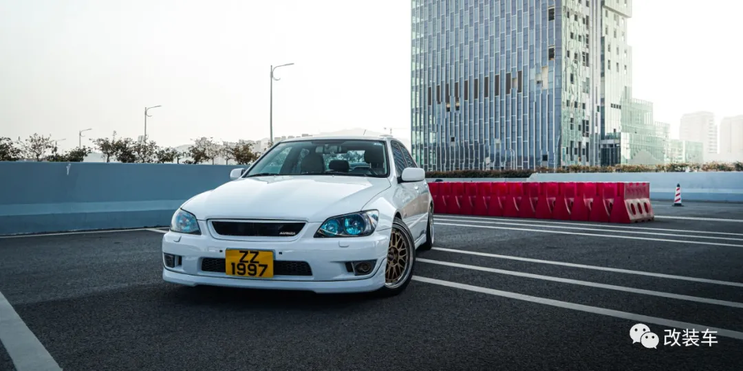 ��ͷ����D�����������ʵ�ﵱ���죬�͵�����ҧ����������ҫ