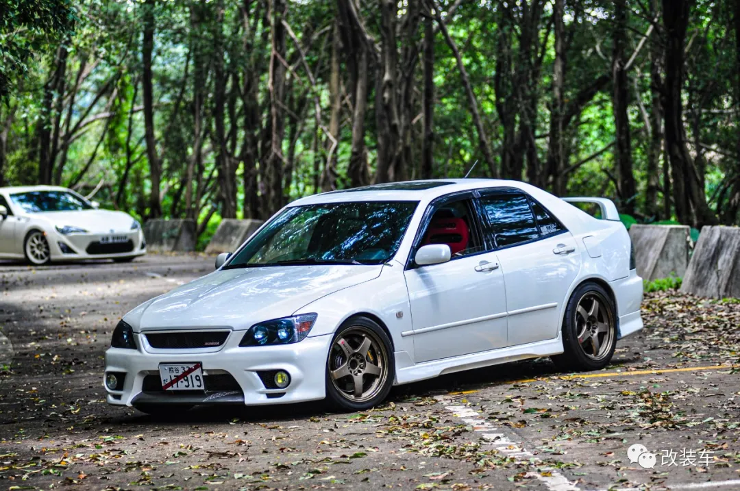 《头文字D》里打酱油在现实里当网红,低调才是咬地鲨最大的炫耀