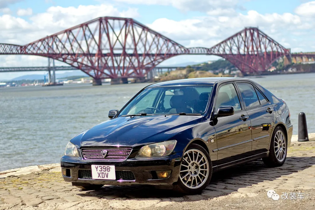 ��ͷ����D�����������ʵ�ﵱ���죬�͵�����ҧ����������ҫ