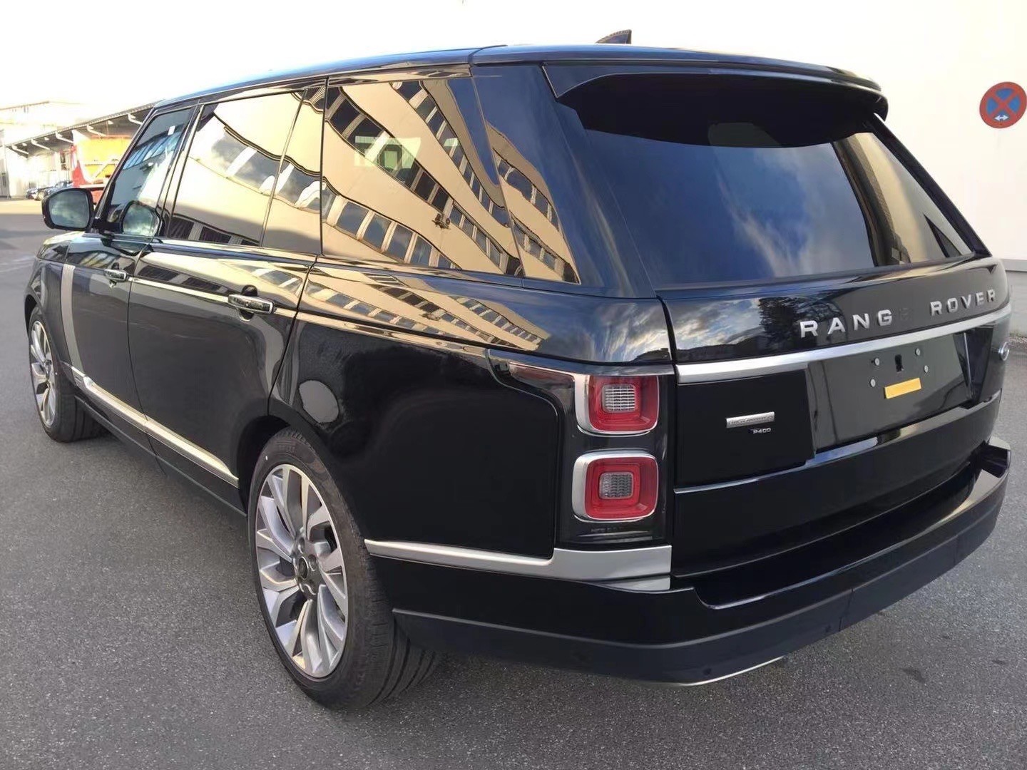 21款路虎揽胜行政创世加长3.0 裸车价格