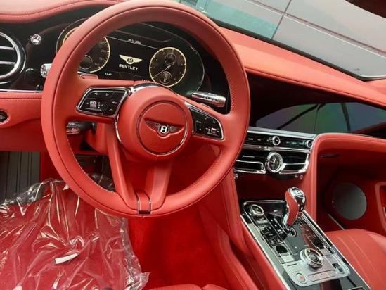 2021款宾利飞驰4.0V8选配详解黑色外观 