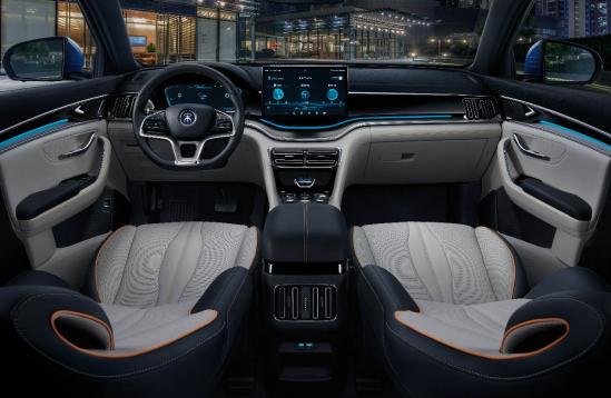 龙魂美学再进阶 全球首款宽体超混SUV比亚迪宋PLUS DM-i来了