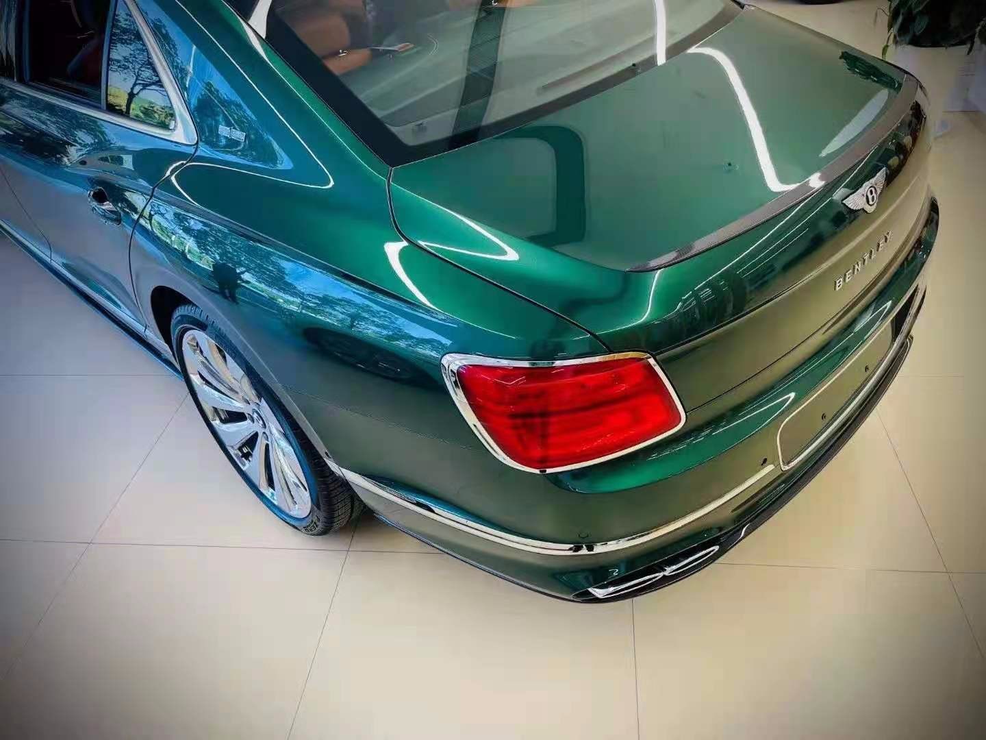 2021款宾利飞驰 V8价格最好看颜色图片 