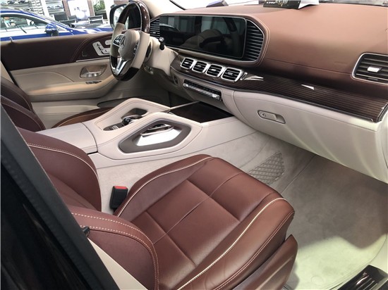 奔驰迈巴赫GLS480与迈巴赫GLS600PK    