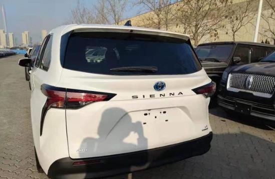 2021款丰田塞纳以实用为主的商务MPV   