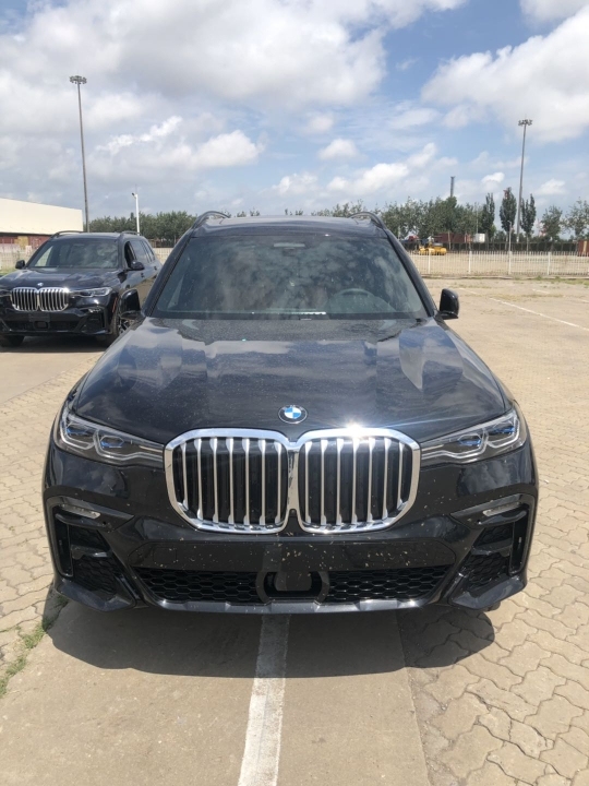 21款宝马X7 平行进口标配底盘升降雷测