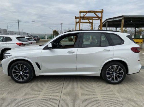 2021款宝马x5平行进口3.0t现车价格钜惠