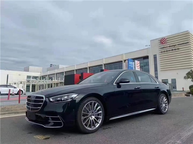 2021款奔驰S400L 标配和豪华版的价格  