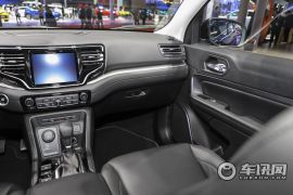 广汽菲克-大指挥官-2.0T 两驱领先版