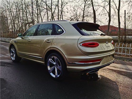 2021款宾利添越4.0举世闻名的超豪华SUV