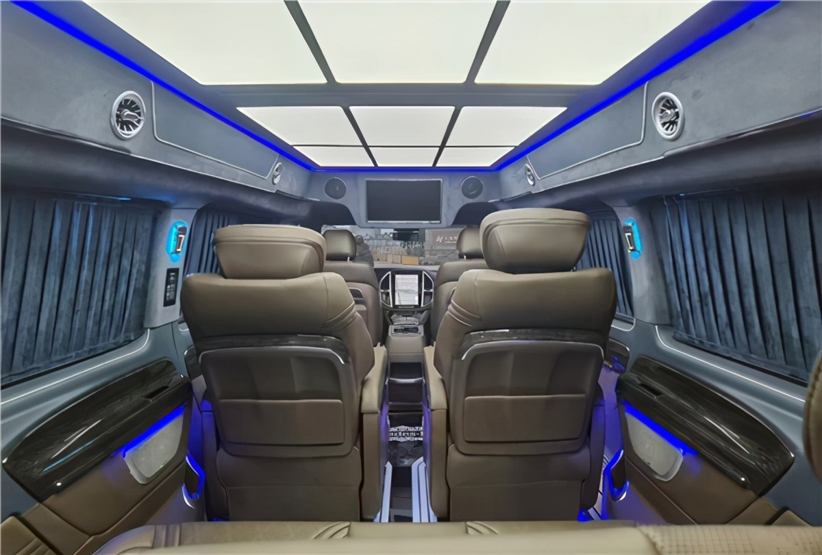 2021款奔驰威霆商务车 黑白双拼全新外观现车