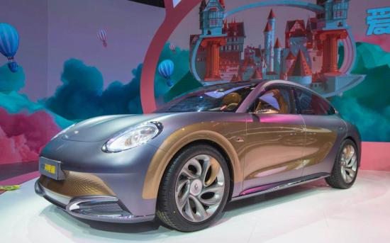 20万内唯一的闪电超跑 民国风格的复古朋克 欧拉双猫齐聚车展