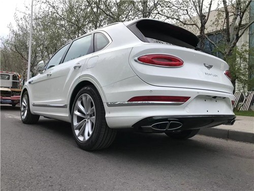 21款宾利添越  媲美劳斯莱斯的SUV     