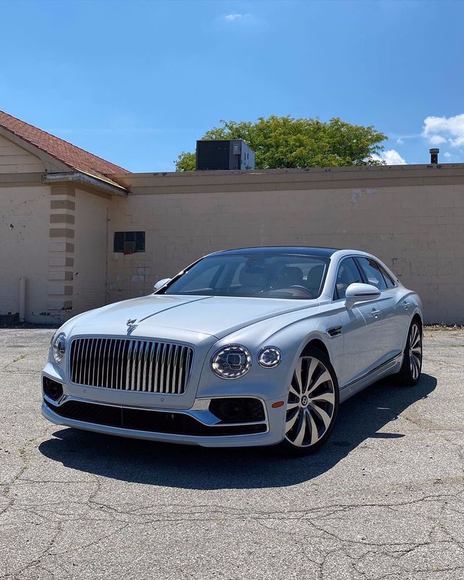 全新21款宾利飞驰W12豪华游艇的既视感 