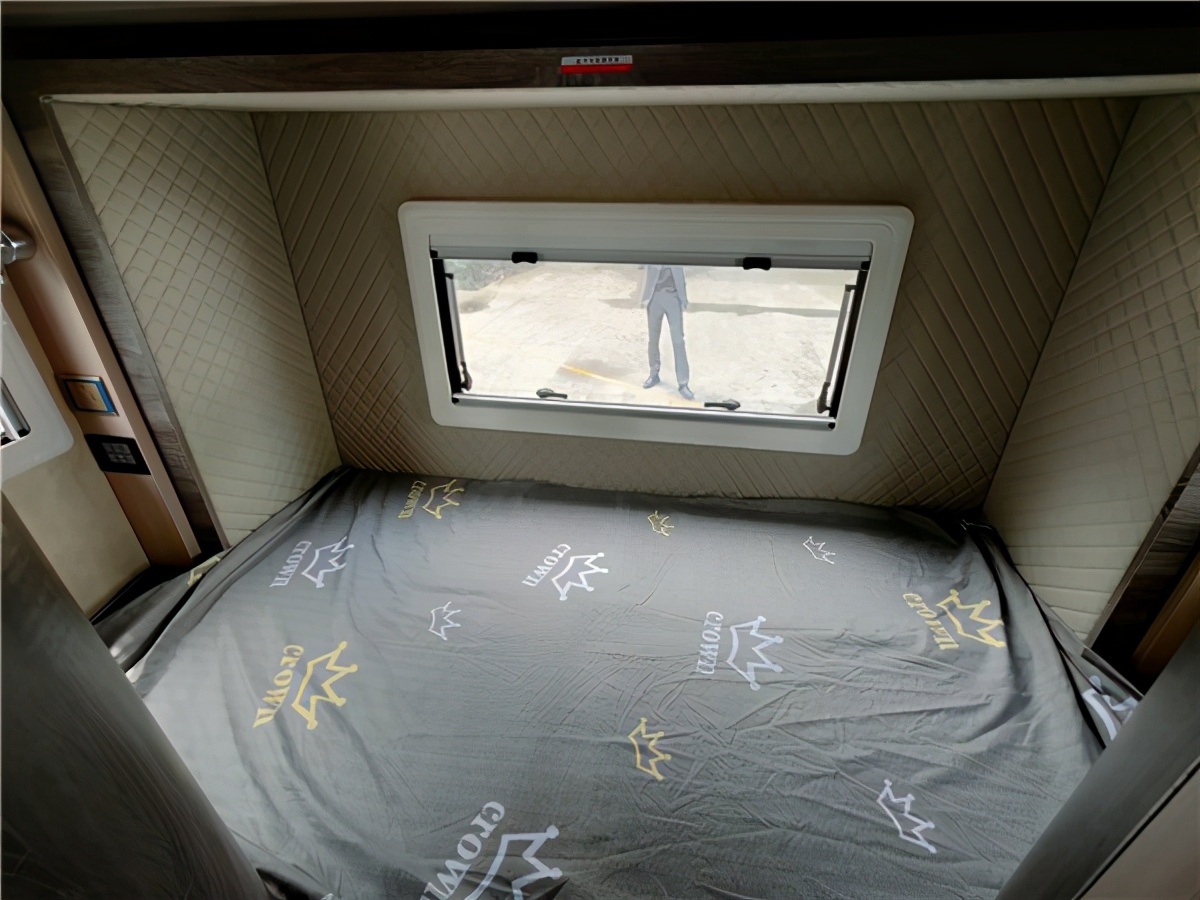 进口奔驰斯宾特524后拓展C型房车，V6发动机超强驾驶体验