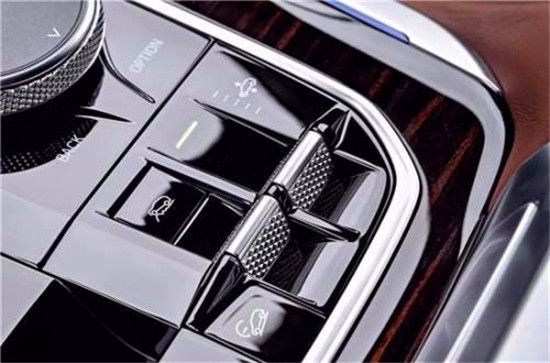 2020款宝马X5 国六现车 降价10万      
