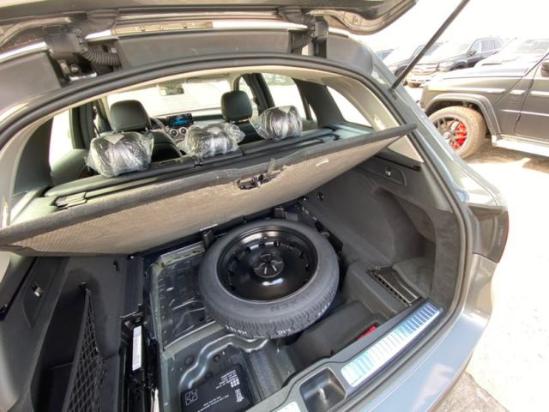 2021款奔驰GLC300入门级城市SUV 直销  