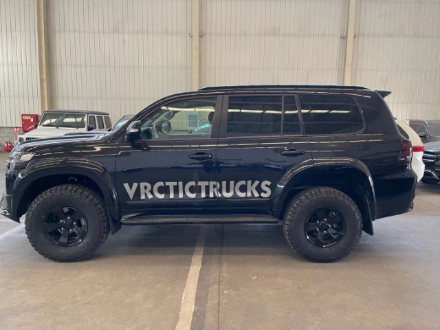 20款丰田酷路泽4500黑金刚 改装包上   