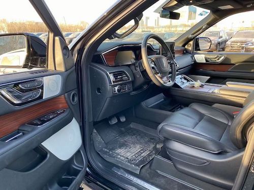 2021款林肯领航员意想不到的超大空间