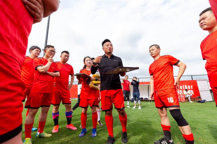 范志毅、杨晨带队，“欧洲杯赛前集训营”集结，今晚好戏要连台