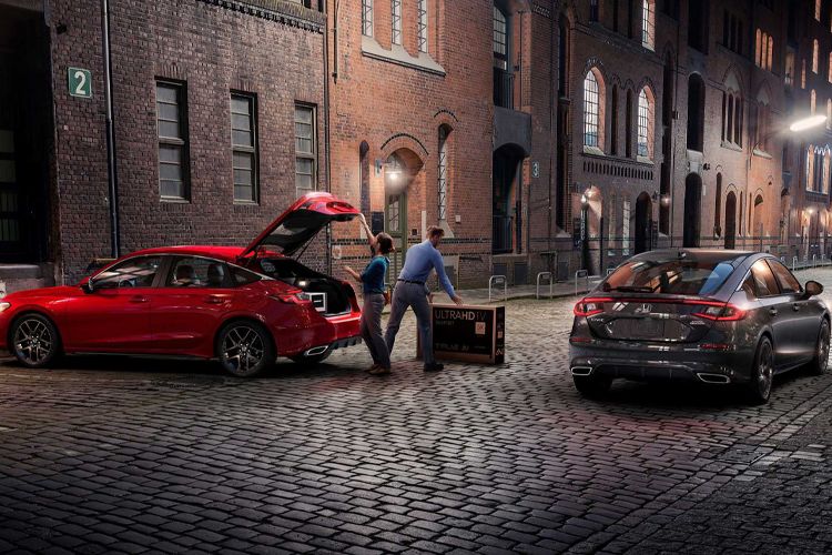 依旧提供手动挡，造型低调许多，全新思域HATCHBACK海外亮相