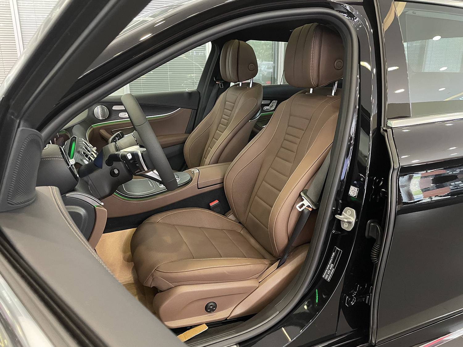 告别排量争议 配置微增 奔驰2021款改款E300L实拍简评