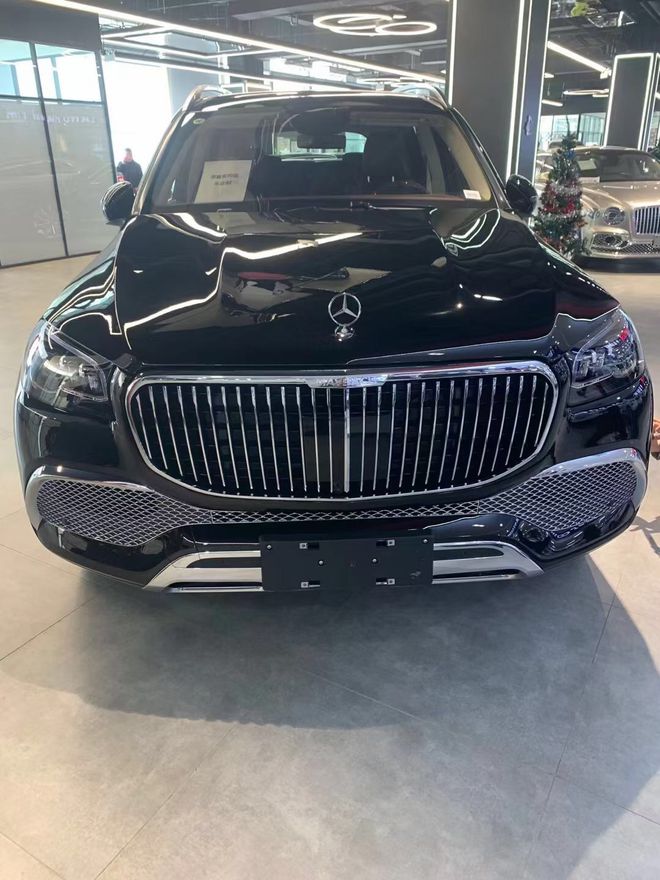 奔驰迈巴赫GLS600精美石英表提升品位  