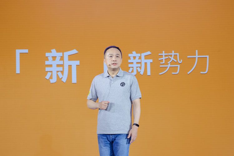 与蜡笔小新跨界合作，5.98万起，电动屋YOUNG光小新正式上市
