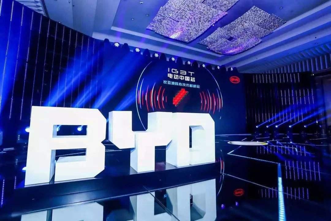 面对售价五连降的特斯拉Model 3，为什么只有比亚迪汉EV敢硬刚？