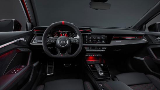 全新奥迪RS 3对AMG A 35 L:贵有贵的道理