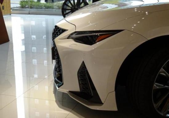 新知达人, 雷克萨斯IS TRD版实车 运动套装+下扩散器+2.5L混动