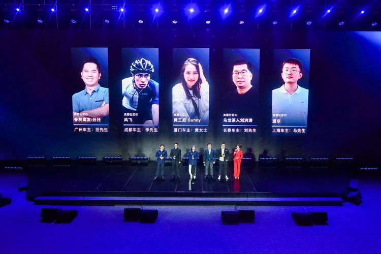 发布全场景充电矩阵和首次OTA计划，岚图用户之夜成功举办