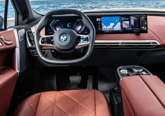 宝马iX、凯迪拉克lyriq旗舰级SUV对比，iX何德何能贵一倍