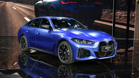玩运动宝马i4拿手，但比Model 3贵11万，值吗