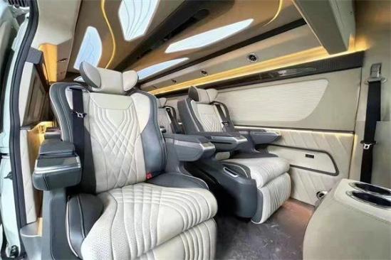 丰田海狮九座 上海高端定制中心