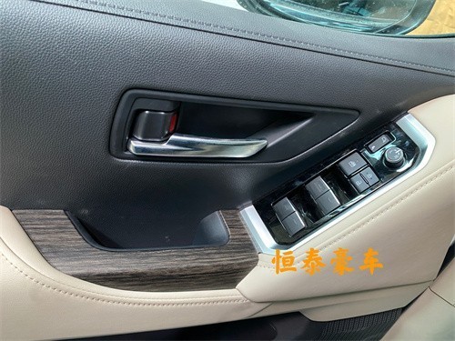 全新酷路泽LC300 3.5T V6到港预定优惠 