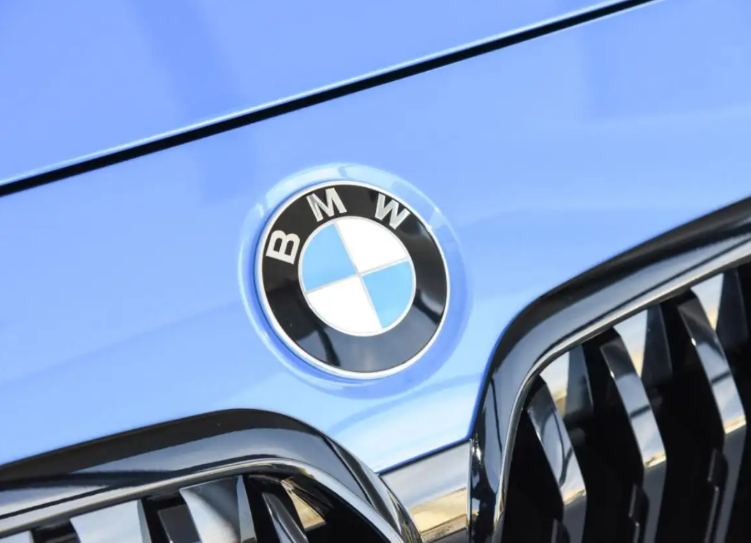 车主联名投诉维权，新车没首保就烧机油，这样的宝马还敢买吗？