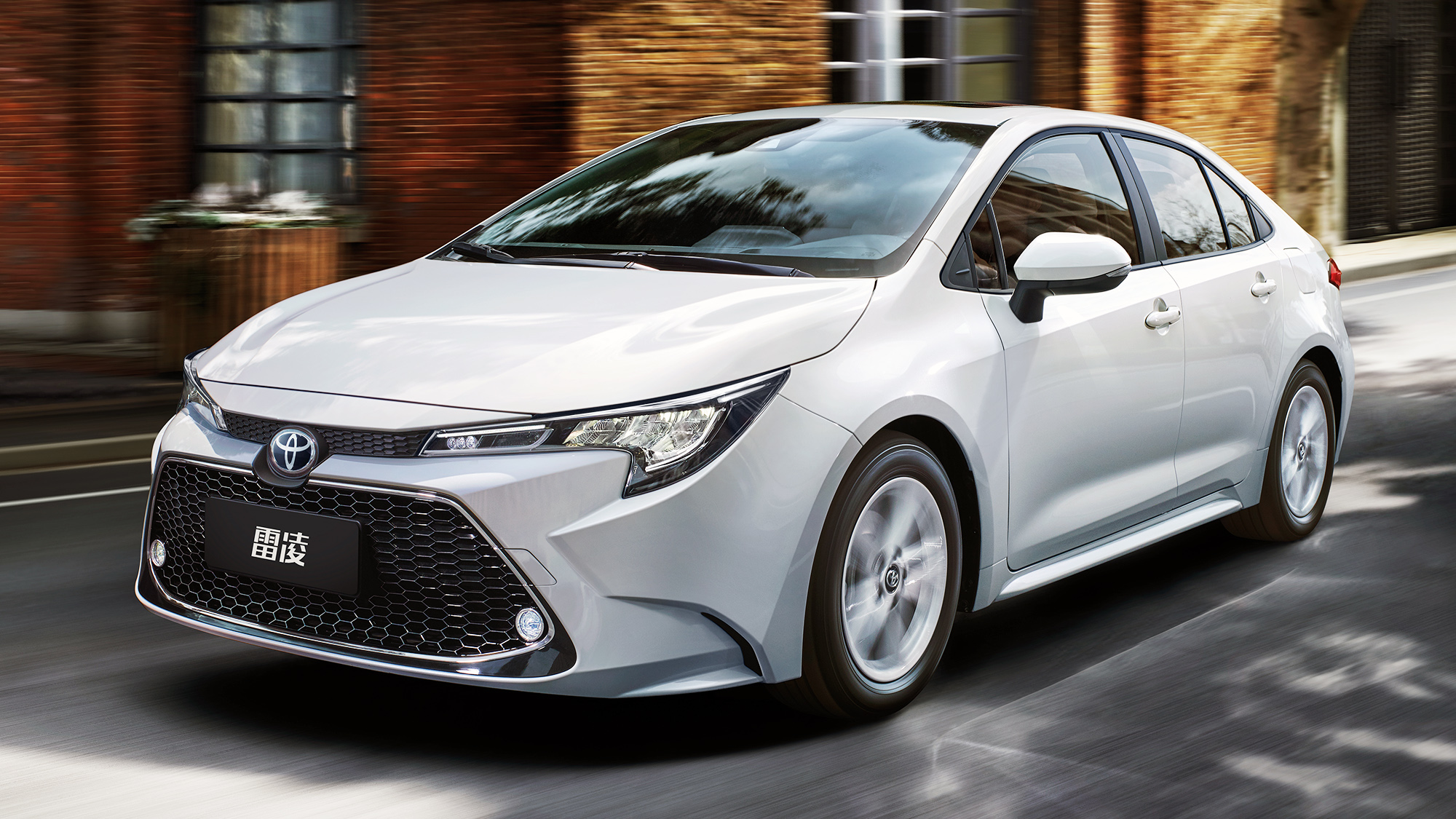 4月车市集体暴跌，只有比亚迪杀疯了