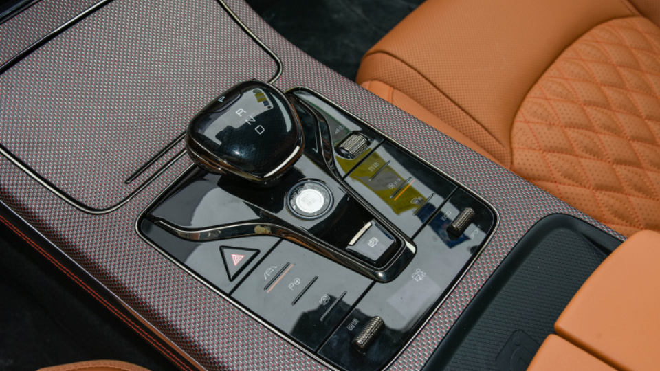 便宜而且底盘不错，知名度一般的零跑C01，比汉EV更好？