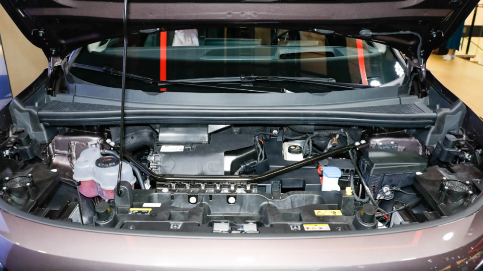 凯迪拉克LYRIQ锐歌对比大众ID.6 X，谁养起来更便宜？