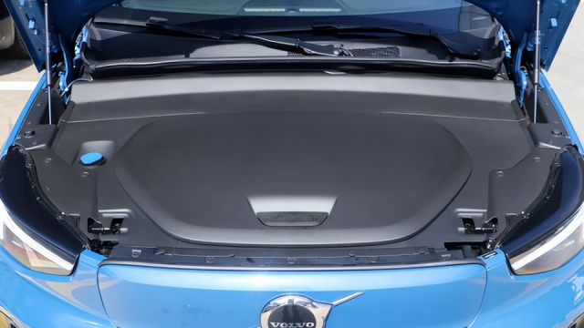 沃尔沃C40：为了4.7秒破百，30多万放弃特斯拉值吗？