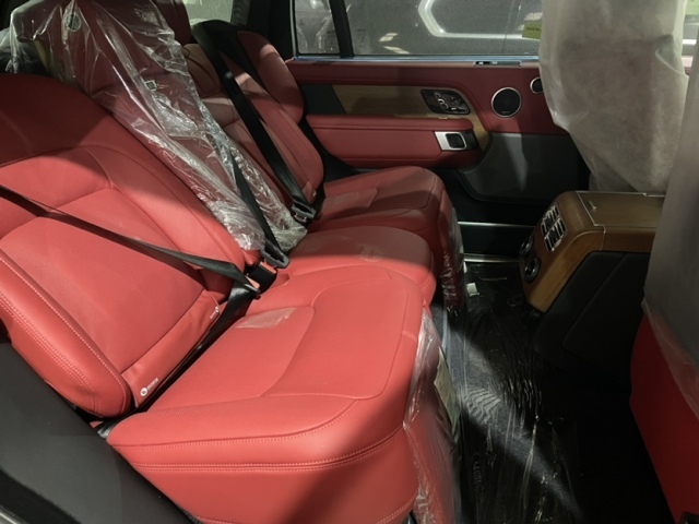 2022款路虎揽胜创世加长版 现车160万起