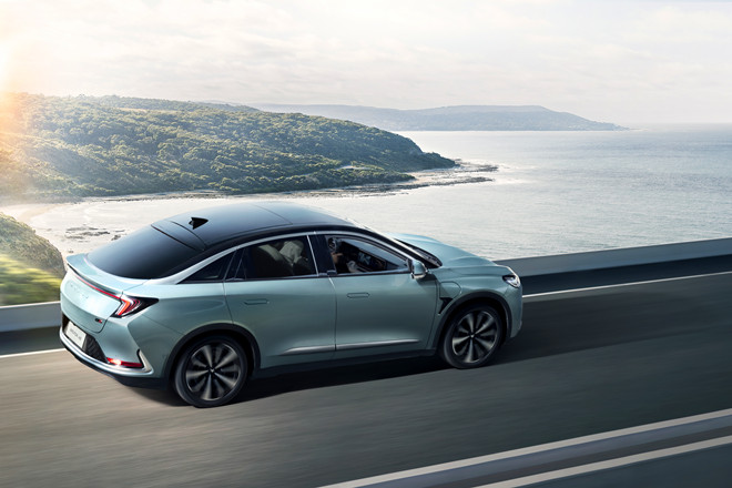 极狐“ST兄弟”焕新上市 高端纯电21.88万起售