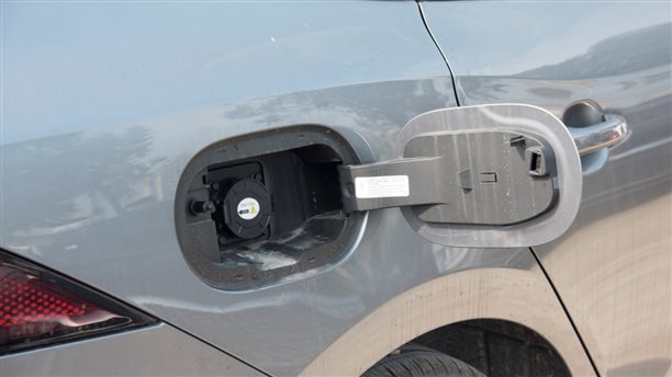 养车更省钱？卖爆了的秦PLUS DM-i冠军版，养车每月800元？