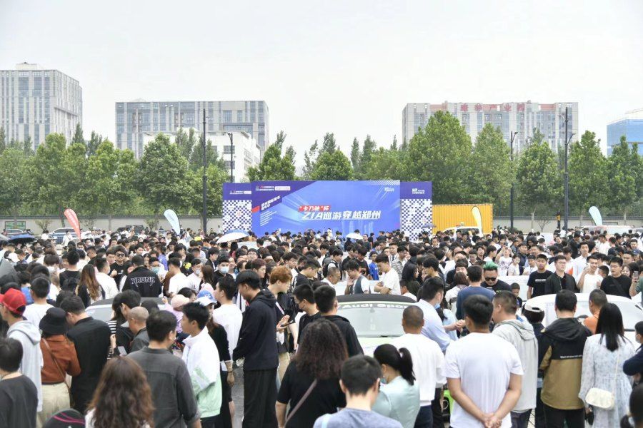 “郑”在穿越“擎”动中原老爷车+超级跑车巡游精彩继续