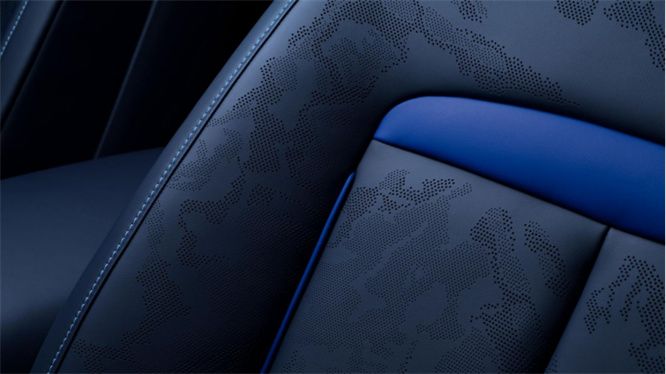 劳斯莱斯BLACK BADGE 库里南“幻蓝谧影”典藏版熠然问世